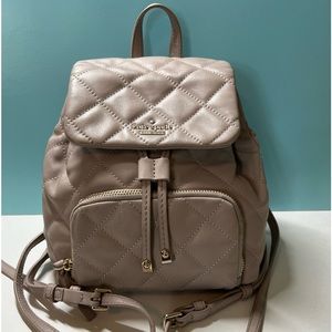 Used/good condition. Small size, adjustable straps, magnetic flap